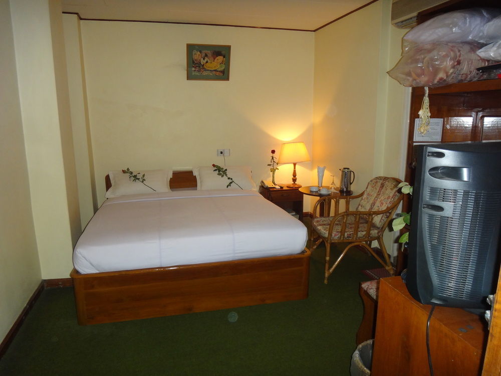 Chit Sayar Hotel Yangon Exterior foto